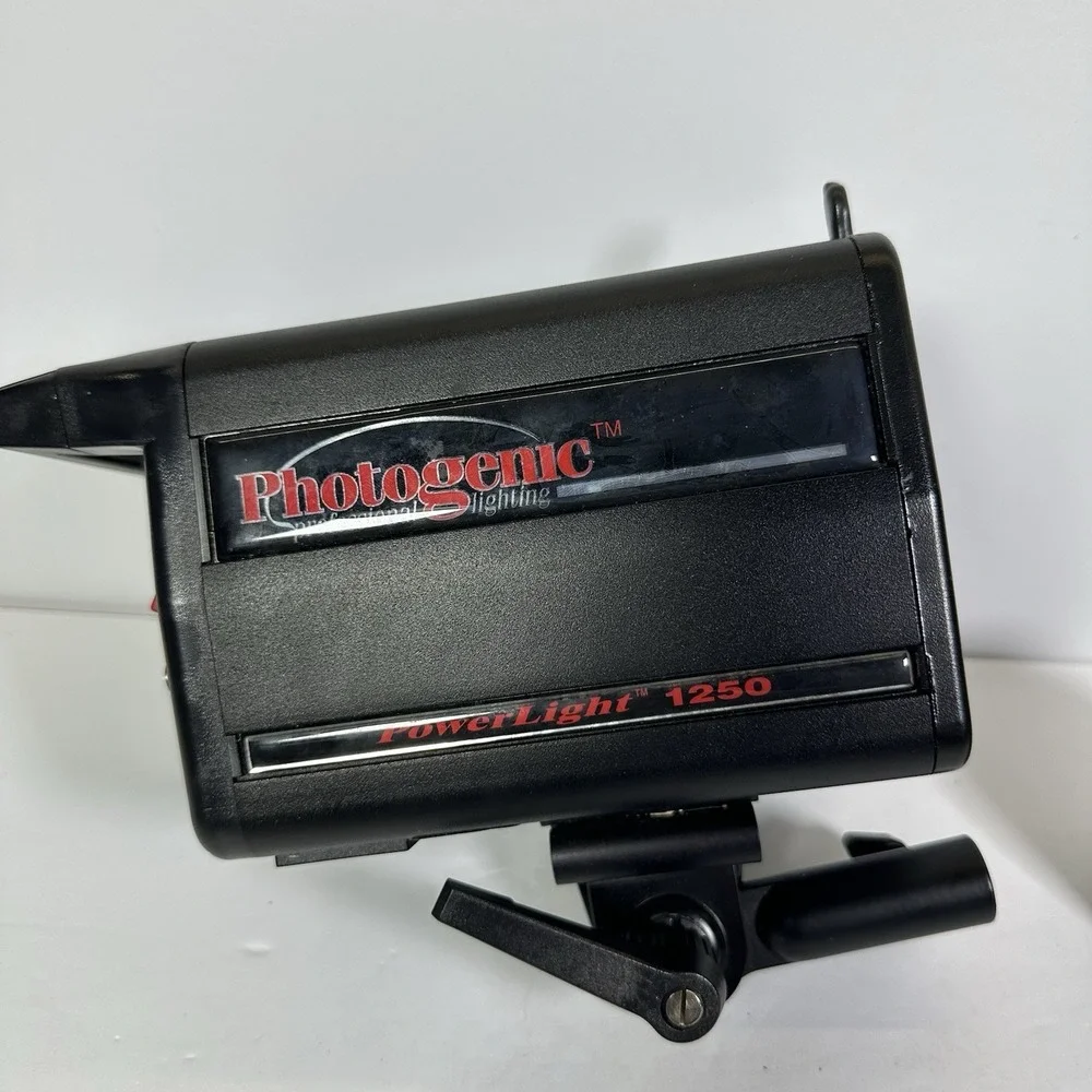 Photogenic Powerlight 1250 PL1250DROM Professional Flash No Bulb No Power Cable